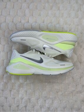 Nike Structure 26 Women's Running Shoes White Volt Size 11 HJ1101-103